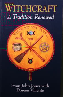 Book cover of Witchcraft : A Tradition Renewed